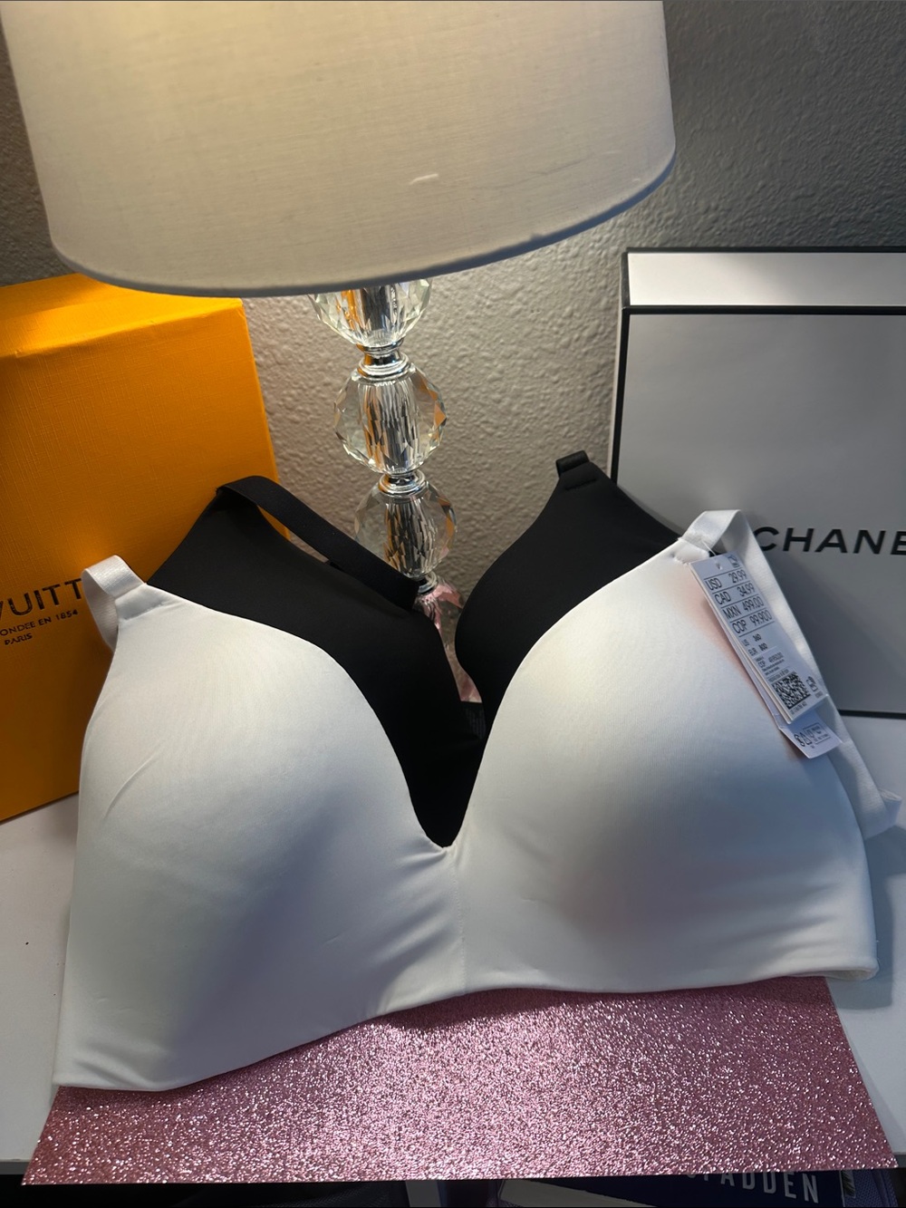 H&M Smooth Molded T-Shirt Bras - White & Black